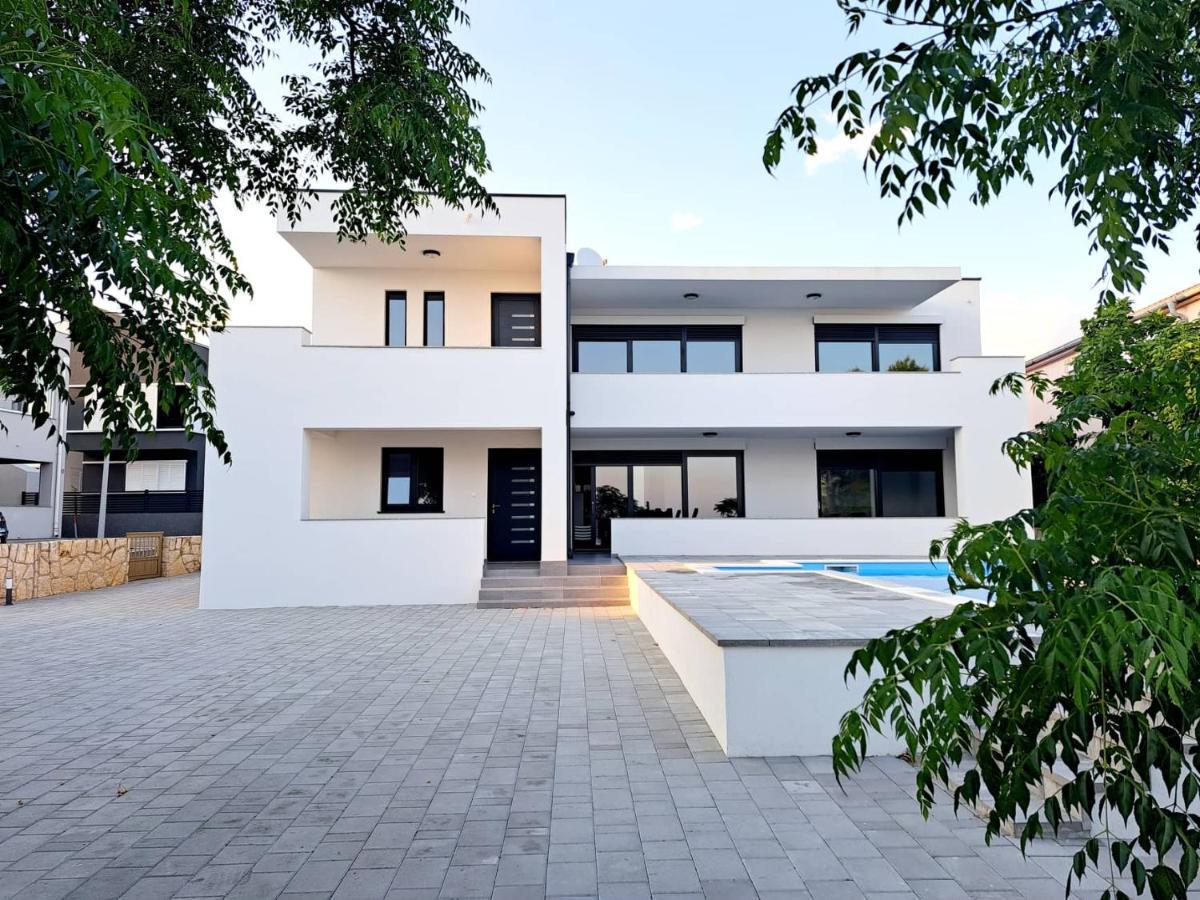 Villa Leptiric วีร์ ภายนอก รูปภาพ