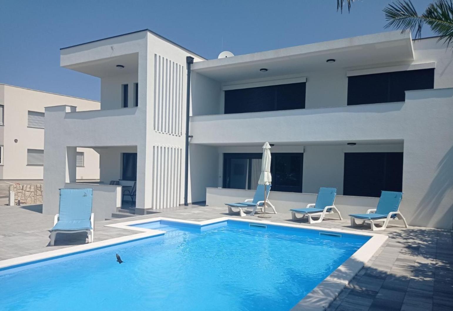 Villa Leptiric วีร์ ภายนอก รูปภาพ